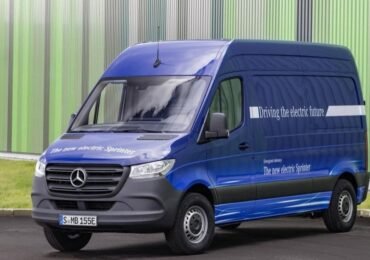 Mercedes Sprinter Van có thể được đặt hàng ngay: Thông số kỹ thuật và giá bán